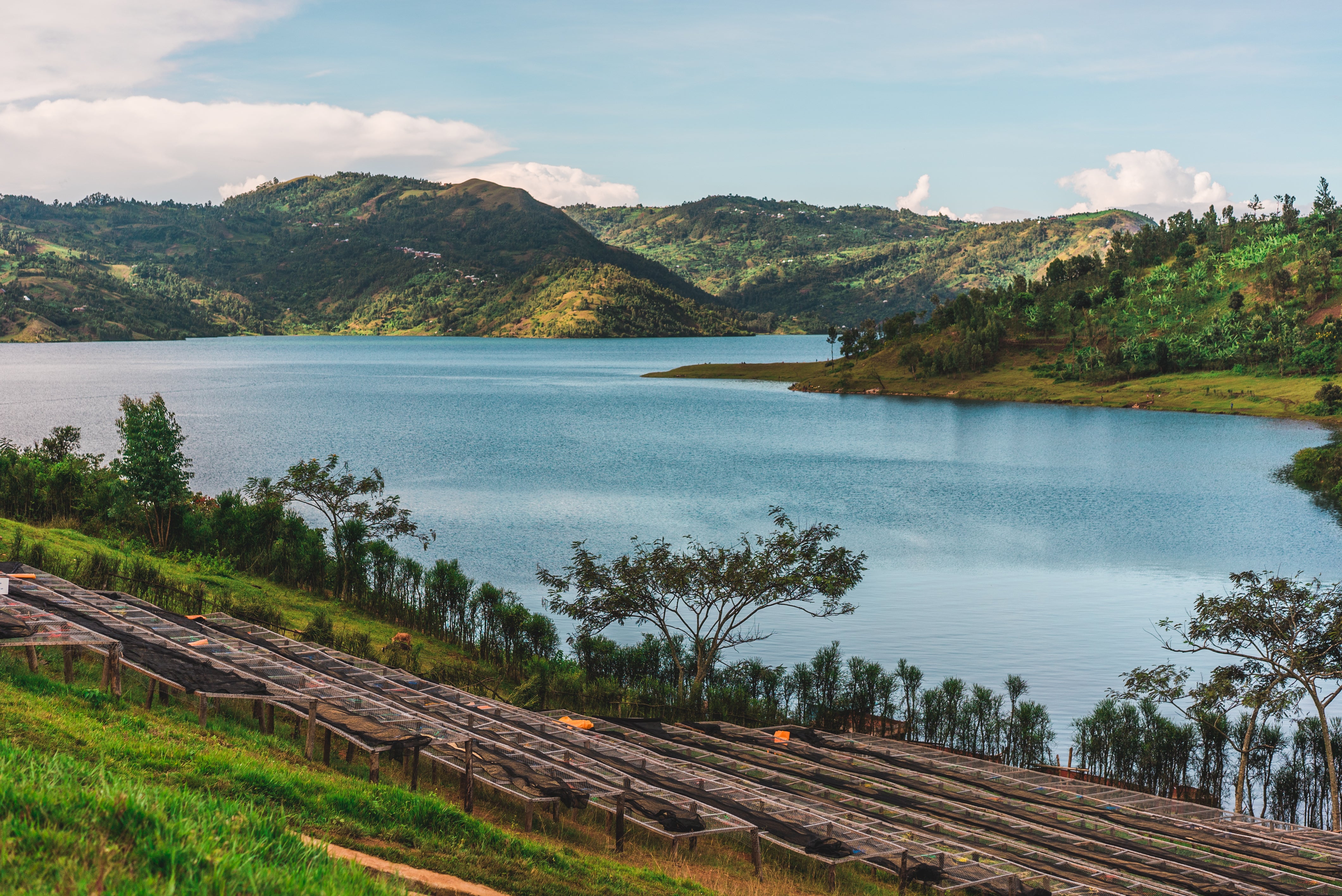 image of lake and mountains in Rwanda