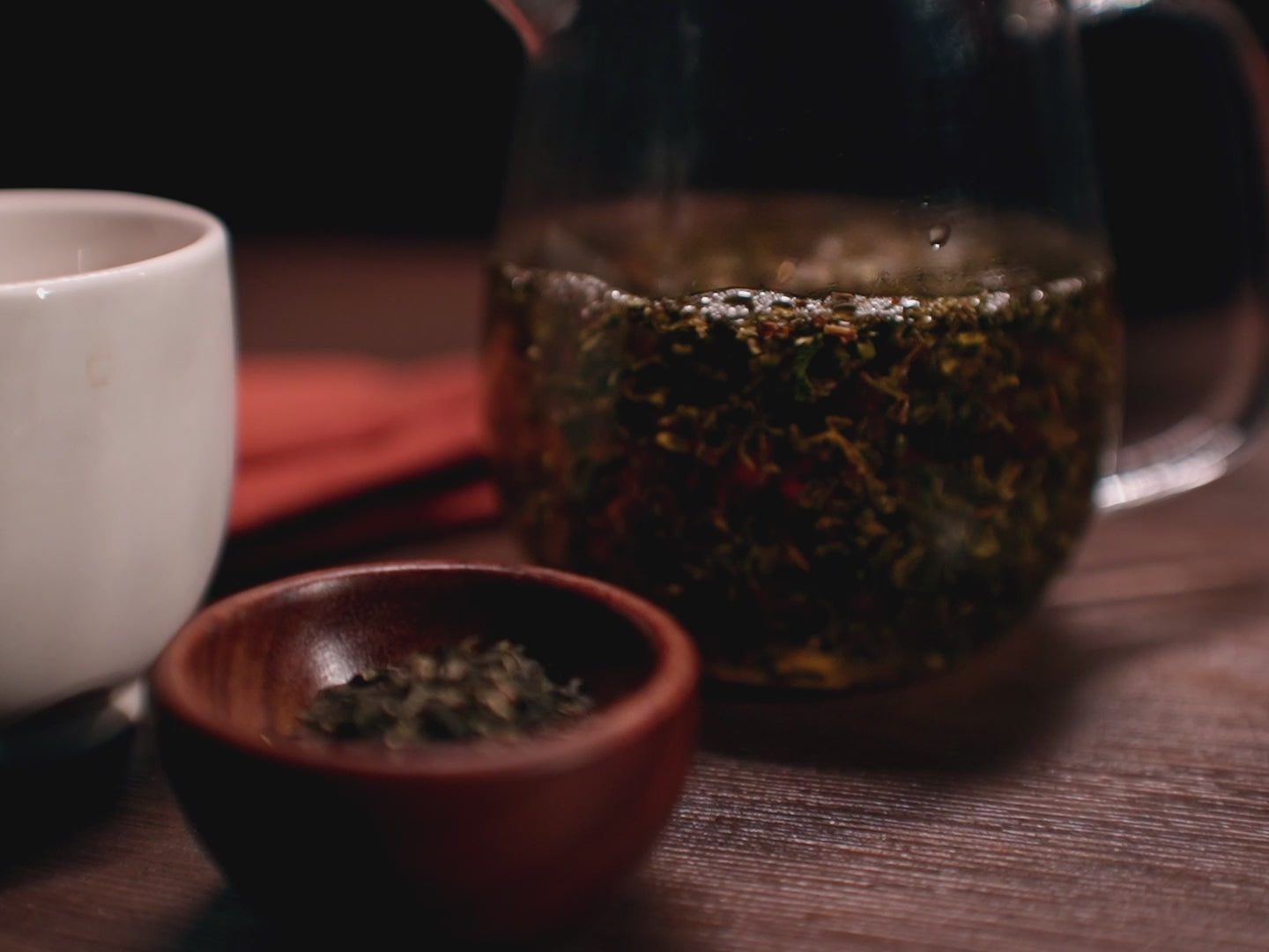 Load and play video in Gallery viewer, video of moroccan jasmine mint steeping
